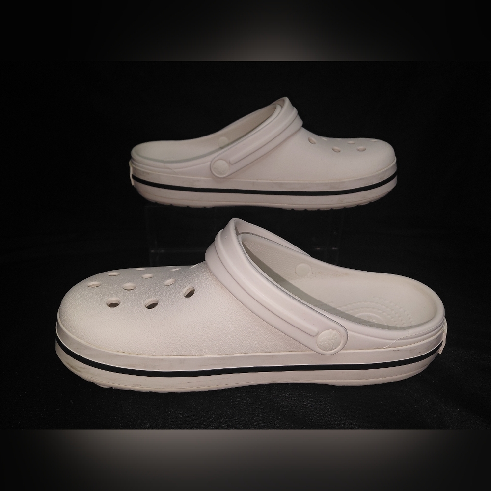 CROCS Classic White Clogs with Black Stripe Sz M6 - W8